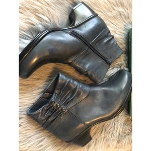 🆕 Clarks Ankle Boots